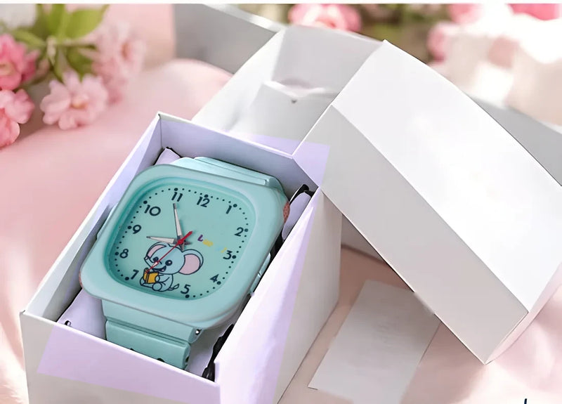 La montre verte dans sa boîte cadeau blanche